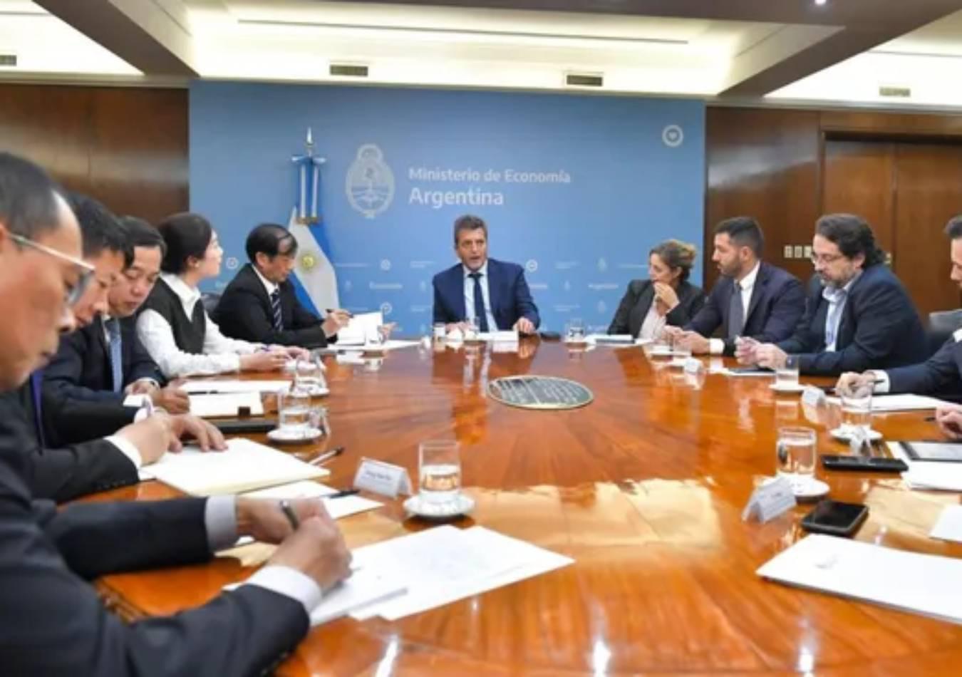 La compañía china Gezhoba invierte 500 millones de dólares para las represas de Santa Cruz. (Foto: Ministerio de Economía)