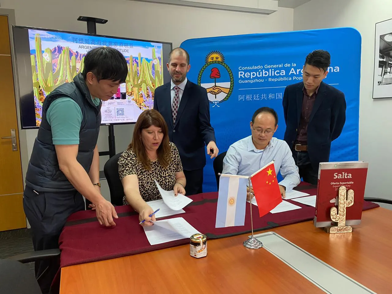 271c64e7-9c95-40d1-9fc0-243397591774