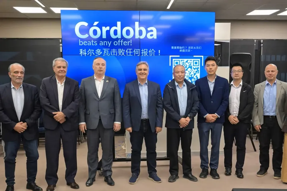 martin-llaryora-junto-a-representantes-de-fufeng-group-durante-el-encuentro-en-el-centro-civico-foto-gobierno-de-cordoba-I6IEDPNWGZD7RJDKPYZFIRAEPI