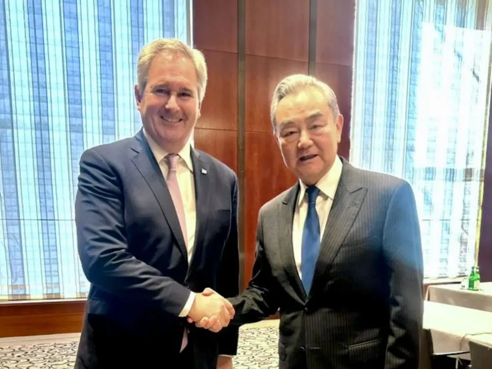 Wang Yi y Pablo Quirno