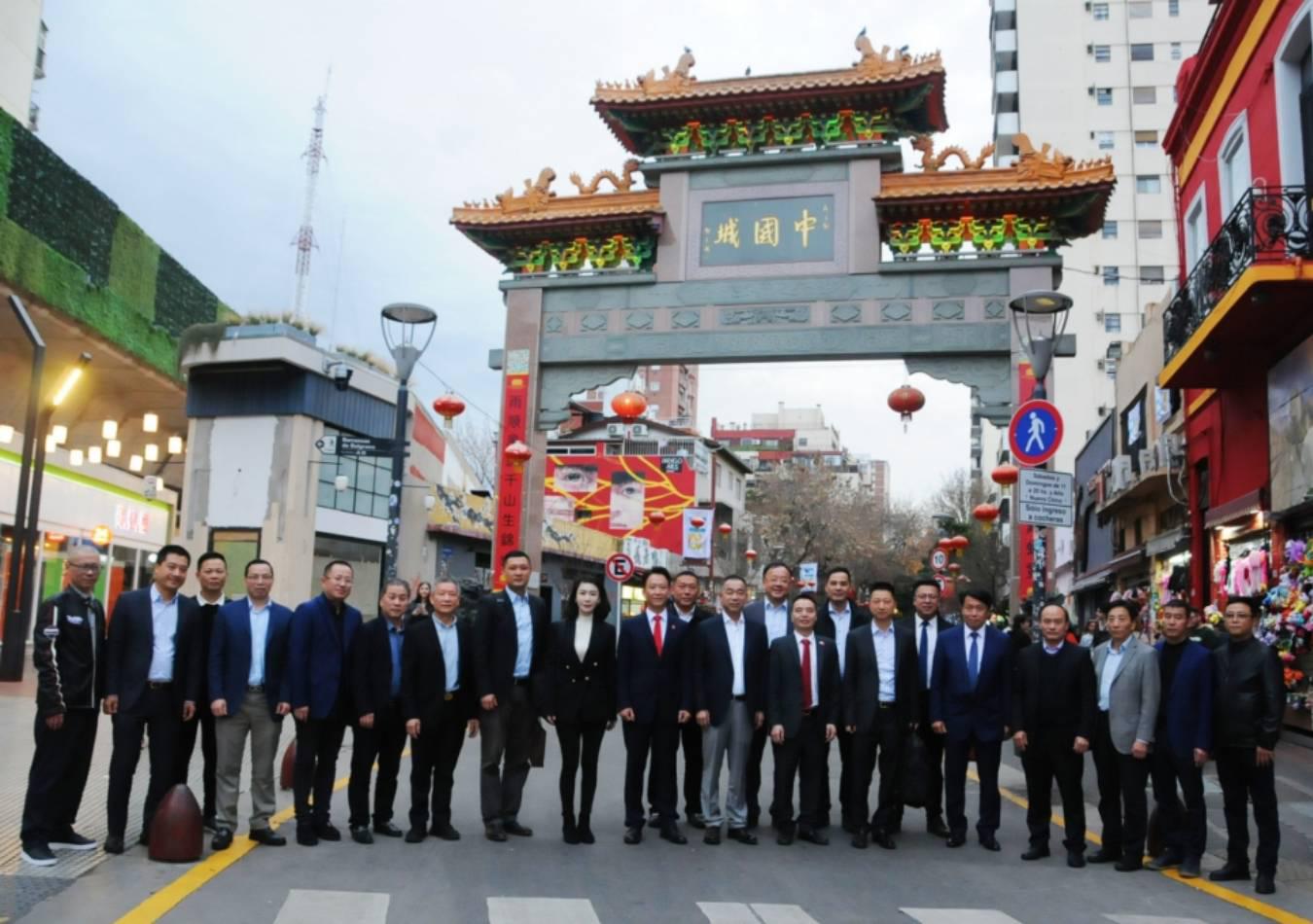 Una delegación de promoción de Xiamen visitó el Barrio Chino de Belgrano. (Foto: ArgChina)
