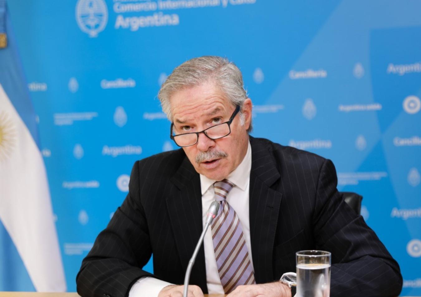 05-08_canciller_sola_foro_sobre_vacunas