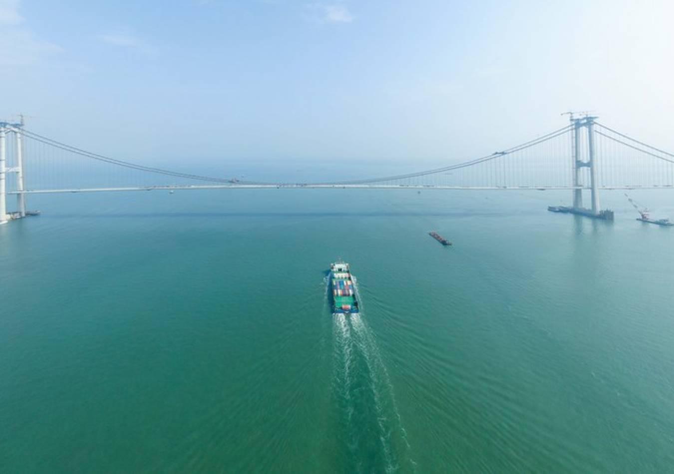 Un túnel submarino, dos puentes y dos islas artificiales: China inaugura una nueva autopista que cruza el mar. (Foto: XInhua)