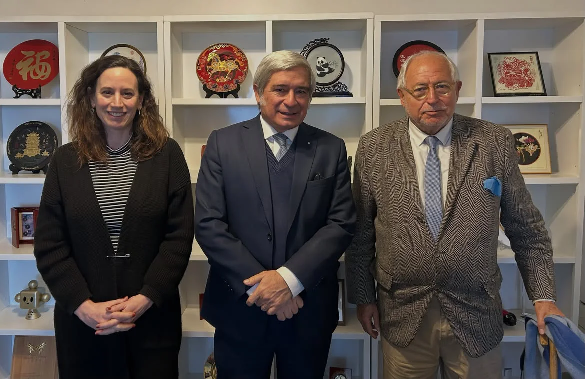 El 10 de agosto, la Cámara Argentino China recibió al ex embajador argentino Diego Guelar en sus