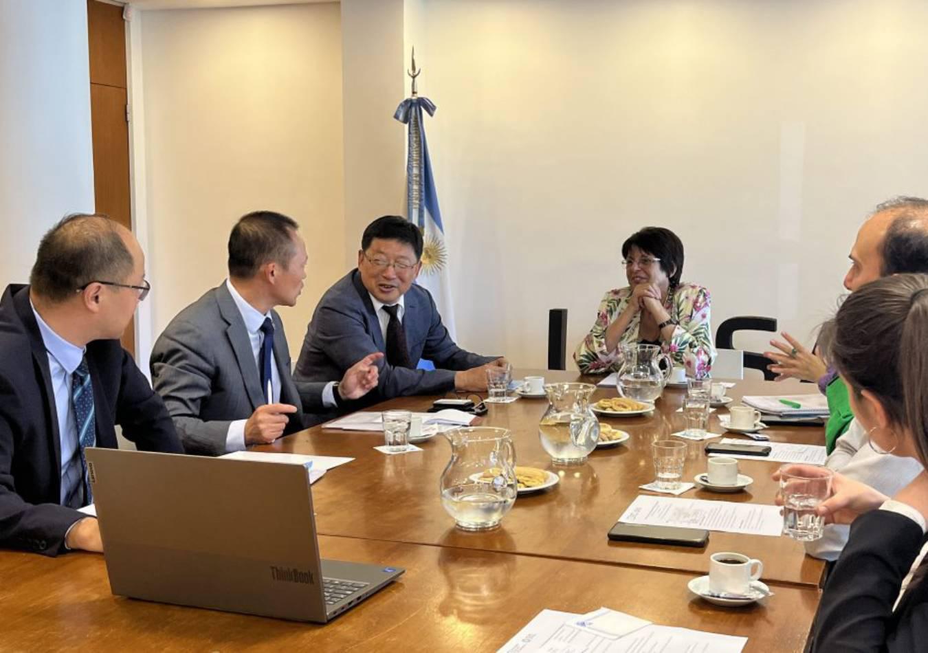 Encuentro entre autoridades de la Universidad de San Martín y de la Universidad de Finanzas de Guangdong. (Foto: UNSAM)