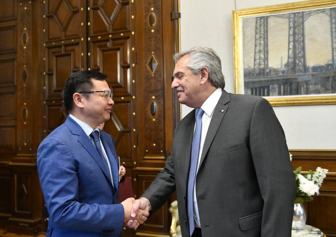 Alberto Fernández se reunió con los directivos de PowerChina (Foto: Twitter/@CasaRosada)