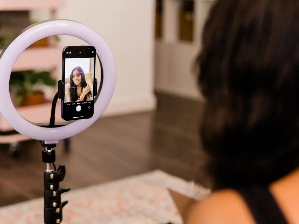 Influencer (Foto: Canva)