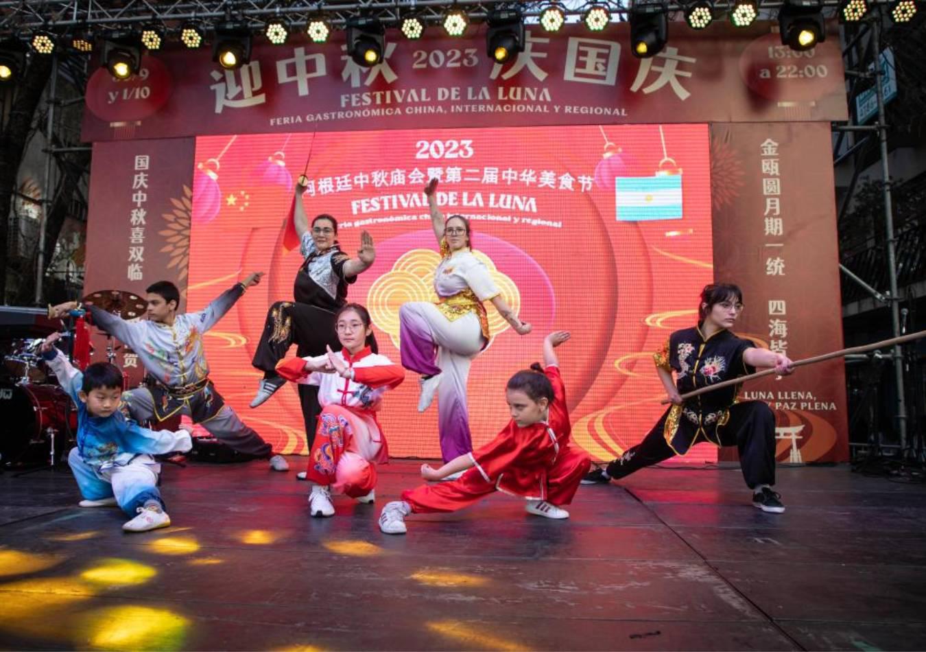 El “Festival de la Luna” reunió a miles de personas en el Barrio Chino de Buenos Aires. (Foto: Xinhua)