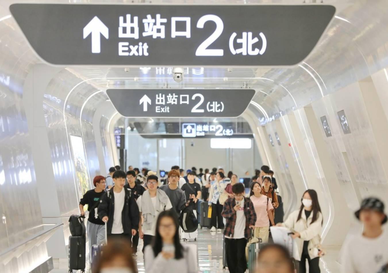China implementa un nuevo sistema para que los extranjeros compren pasajes de tren. (Foto: Xinhua)