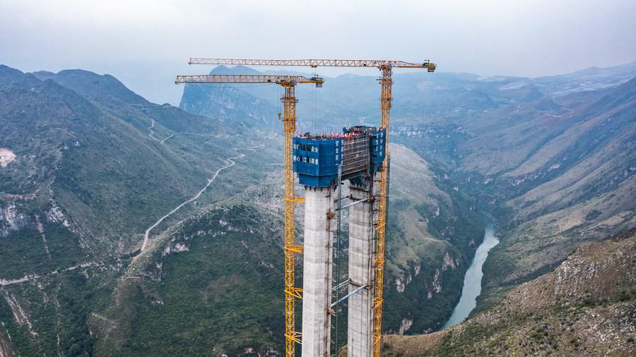 China construye el puente más alto del mundo. (Foto: Xinhua)