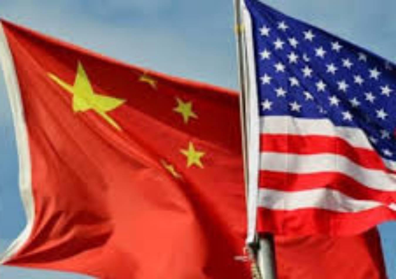 Estados Unidos y China, banderas.