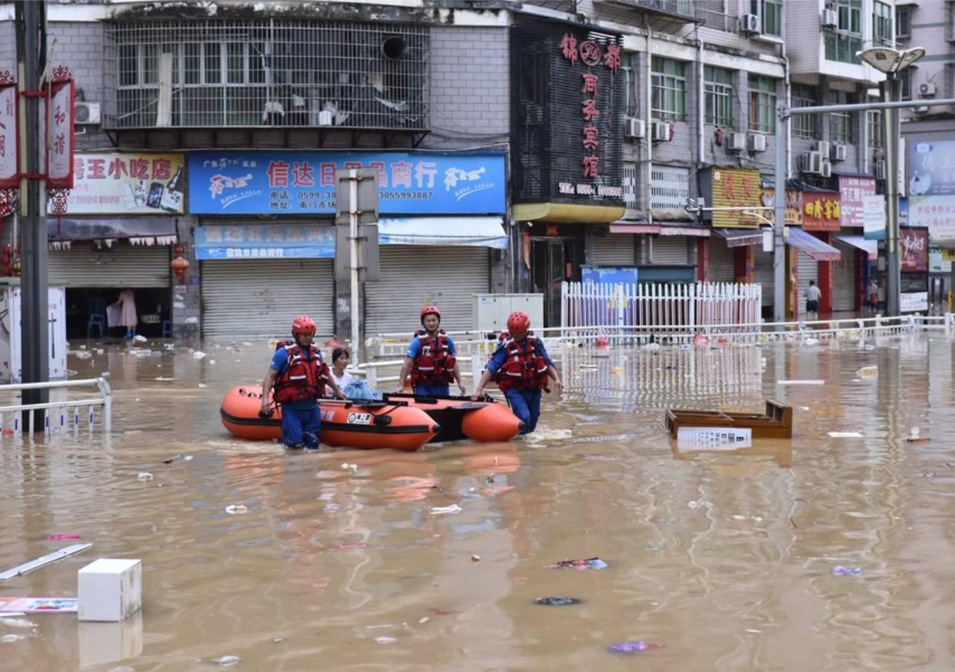 Lluvias y evacunados (Foto: Xinhua)