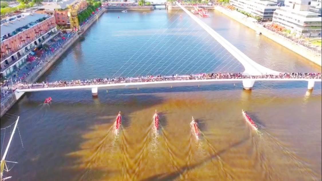 Carreras de botes de dragon en puerto madero