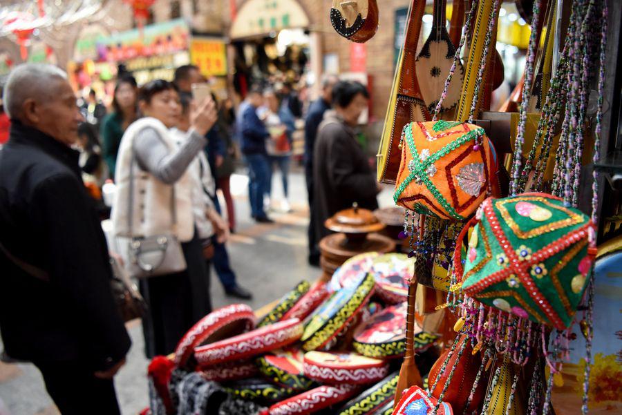 Gran Bazar Internacional en Urumqi, Región Autónoma Uygur de Xinjiang - Xinhua
