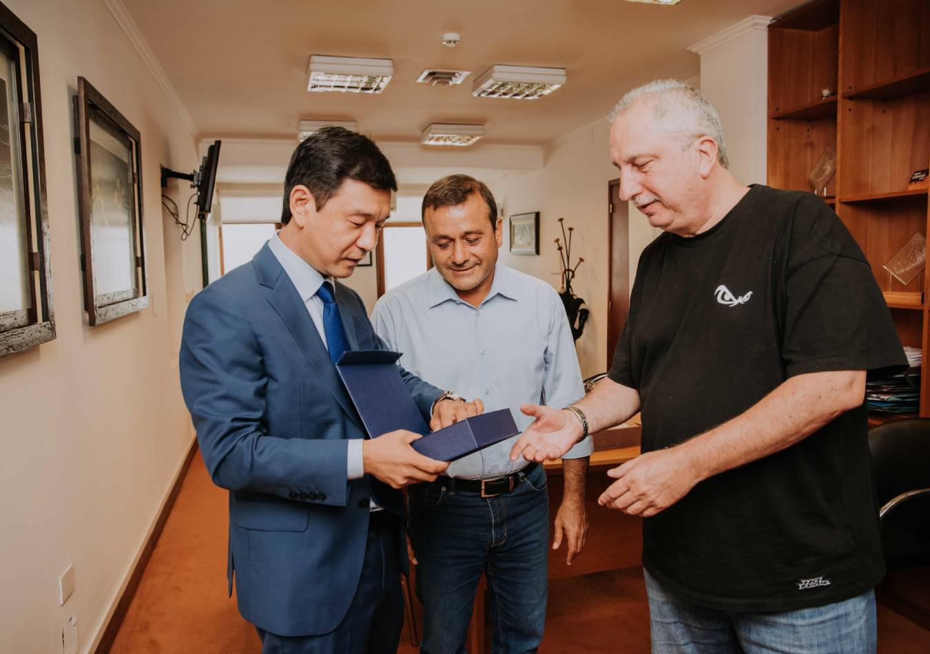 La empresa Powerchina donó kits de robótica escuelas en Misiones. (Foto: Prensa Misiones)