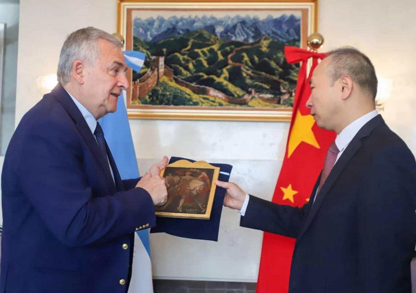 Gerardo Morales se reunió con el nuevo embajador de China en Argentina, Wang Wei. (Foto: Prensa Jujuy)